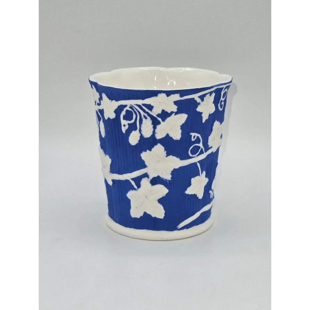 MMA Metropolitan Museum of Art‎ Blue White Relief Ivy Vine Cachepot Planter